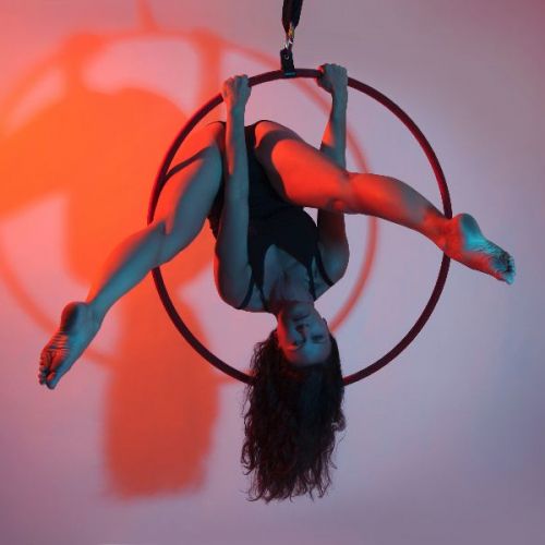 hoop- trapped top bar straddle
